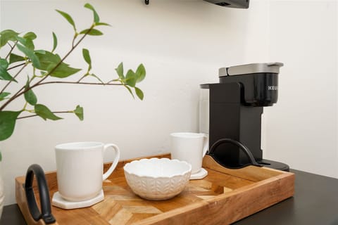 modern Airbnb with coffee bar, cozy entryway with Smart TV, luxury short-term rental with amenities, best for solo, couples and business travelers