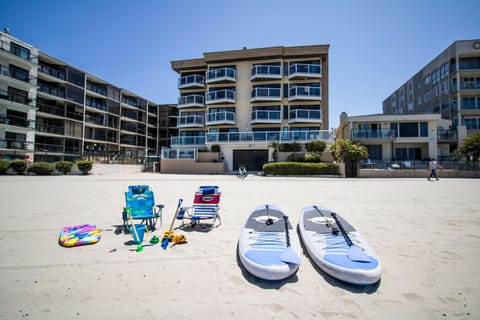 Steps from the bay, a couple blocks to the beaches