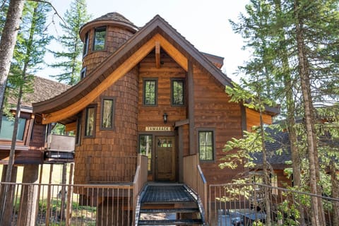 Tamarack Treehouse is a luxury ski-in/ski-out home at Whitefish Mountain Resort | Exterior