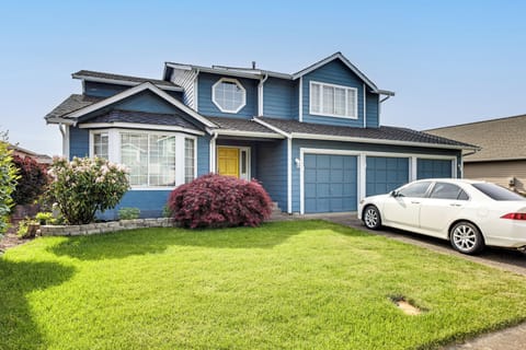 Tacoma Vacation Rental | 4BR | 2.5BA | Stairs Required | 2,750 Sq Ft