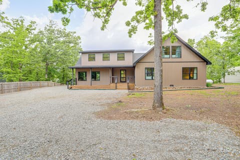 Higden Vacation Rental | 5BR | 2.5BA | 3,500 Sq Ft | 5 Steps to Enter