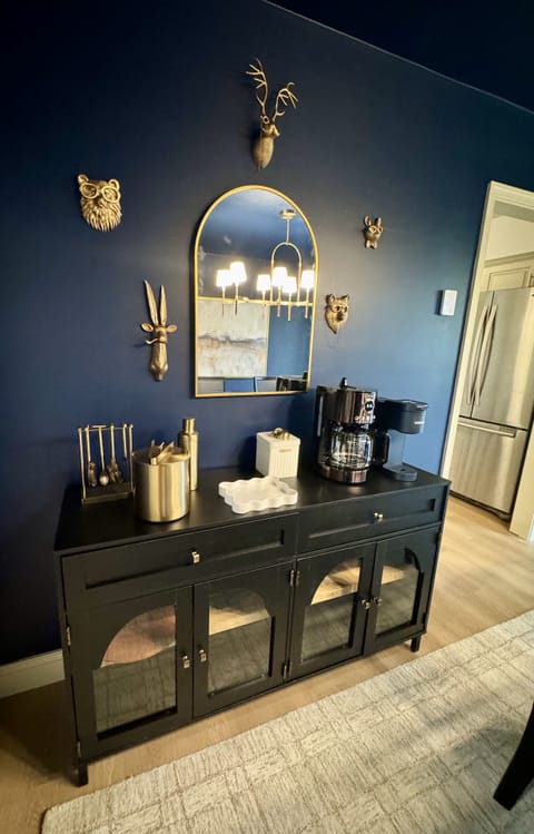 Start your mornings right with our fully stocked coffee and espresso bar! Whether you're a casual coffee drinker or a true espresso enthusiast, you'll find everything you need to craft your perfect cup. Our setup includes:

Keurig machine with a variety of K-Cups (regular, flavored)

Drip coffee maker with filters & ground coffee

Assortment of creamers and sugars

Variety of m...