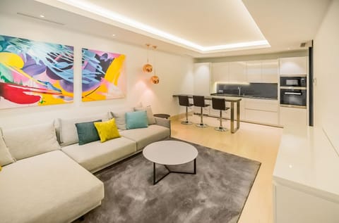 028120b8-03b6-4171-bf79-3f5d1c33b7f7