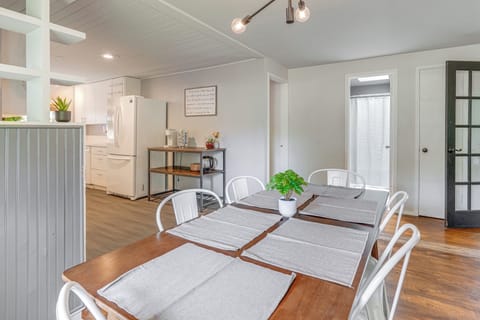 Dining Area | Dishware & Flatware Provided