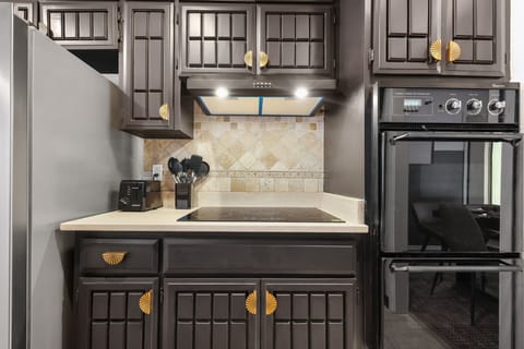 Enjoy plenty of storage with ample cabinetry and whip up culinary delights using top-of-the-line, high-end appliances.