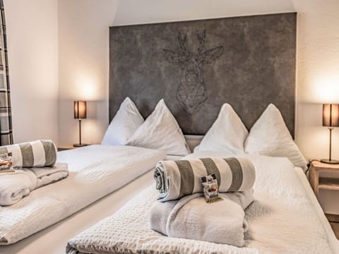 Building, Residential Area, Neighbourhood, Architecture, House, Home, Human Settlement, Urban Design, Suburb, Village