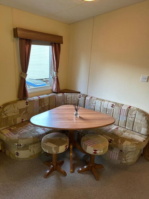 Living Room / Lounge