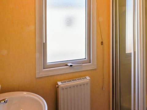 Bathroom | Suki’s Shore, Lancaster