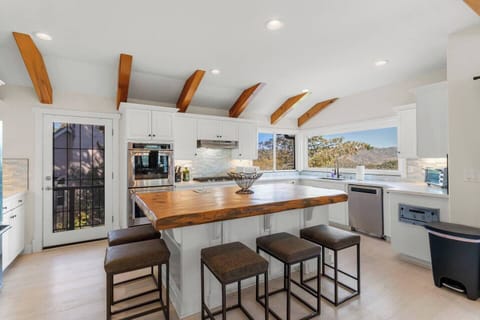 c6368450-0e8a-4151-9953-8c2172c43bca