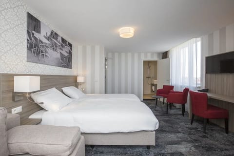 Comfortable Unit with Two Twin size beds