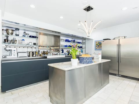Kitchen with island