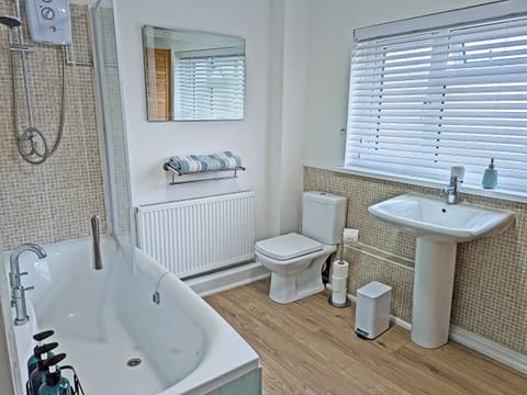 Bathroom | Trinity Cottage, Abergavenny