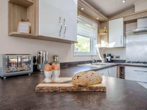 Open plan living space | Red Robin - Longmead Country Escapes, Cheddar