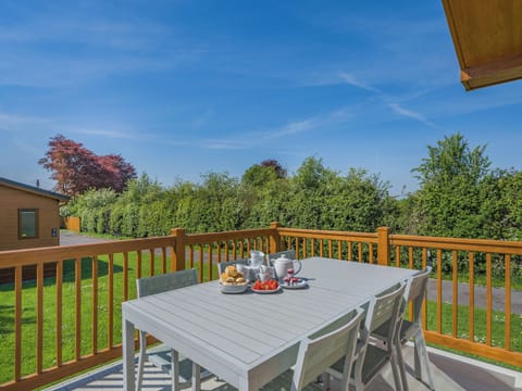 Decking | Red Robin - Longmead Country Escapes, Cheddar