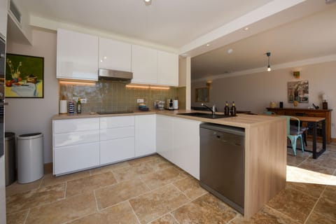 Open well equipped kitchen