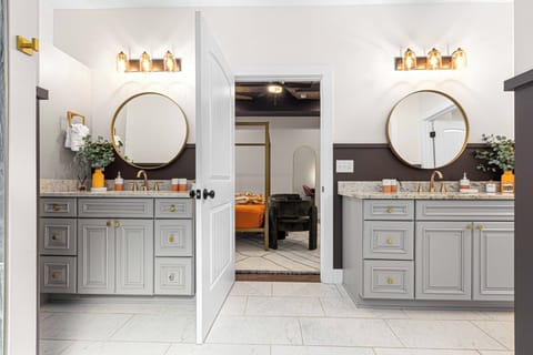 Master Ensuite w/spacious dual vanity setup lets everyone get ready with ease
