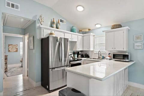 Brew coffee, pack up some beach snacks, or cook a full dinner in the kitchen