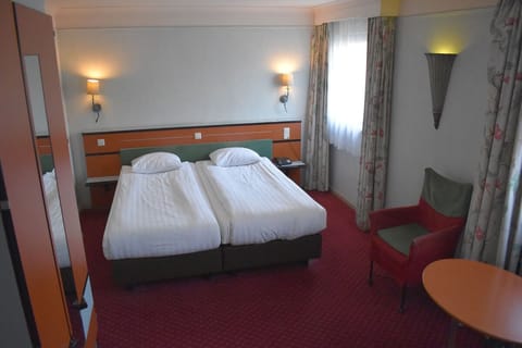 Unit with 2 Single beds. Exact unit will be assigned upon arrival. Views, colors, and decor may vary.