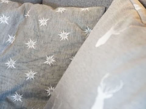 Textile, Linens, Cushion, Pillow, Throw Pillow, Living Room