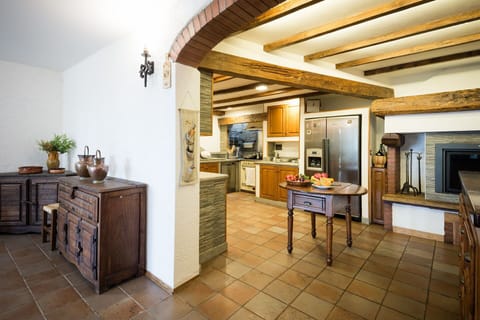 Furniture, Kitchen, Interior Design, Flooring, Countertop, Cabinetry, Wood, Ceiling, Floor, Home