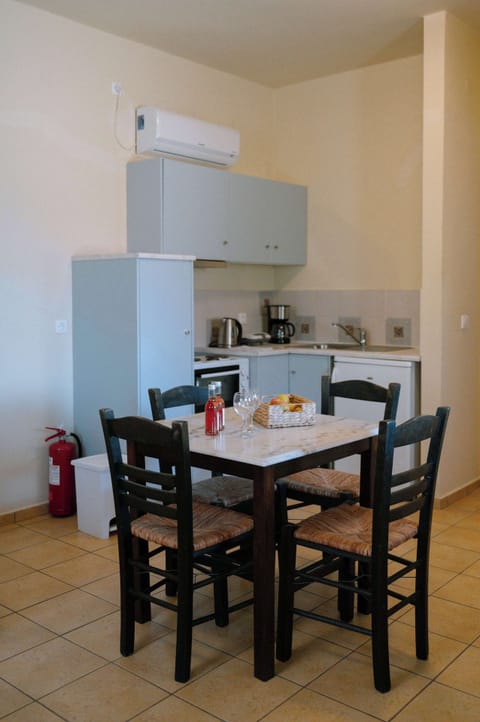 Open-Plan Dining & Kitchen Space