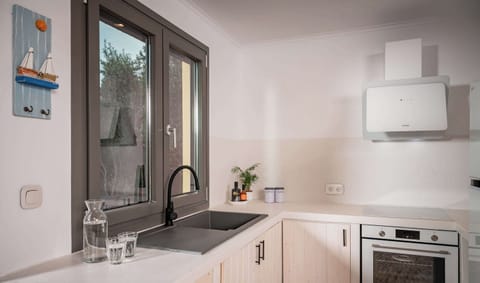 Fully-equipped kitchen