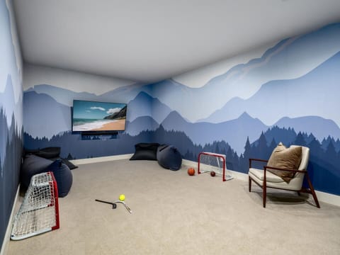 Furniture, Indoors, Living Room, Screen, Floor