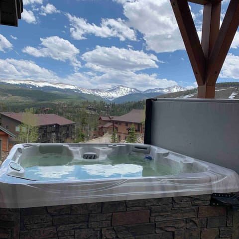 - Soak under the sky in your own bubbling hot tub overlooking majestic snowcapped peaks
- Perfect spot to relax after hiking, skiing, or exploring nearby trails and towns
- Enjoy sunset skies, starry nights, and peaceful mornings with a view
