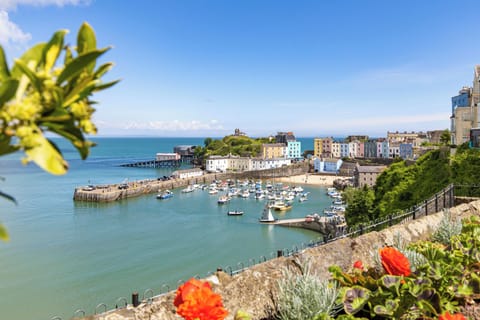 Close to Beach and Town Centre