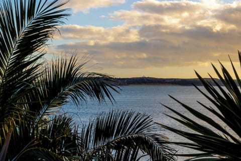 Close to Beach and Town Centre