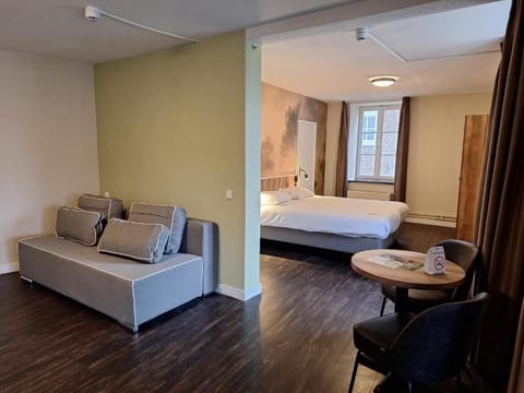 Unit with comfortable bed