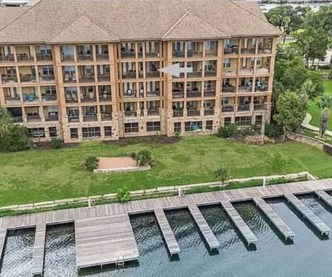 Balcony View unit has an arrow 