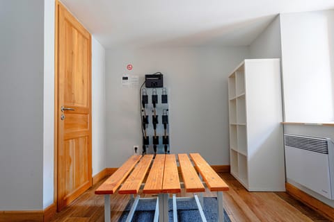 Skiroom equipped with dryers and boot warmers and everything you need for your equipment.