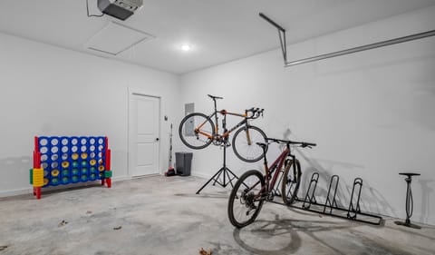 2 car garage for your vehicle & bike storage! Enjoy a game of connect 4 too!