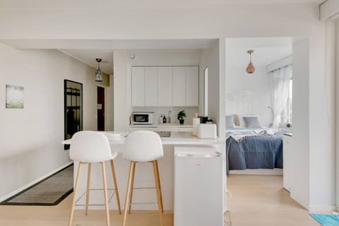 Natural light, sea views, and space to gather—meals here feel extra special.