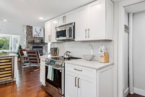 Beautifully updated, fully stocked chef's kitchen