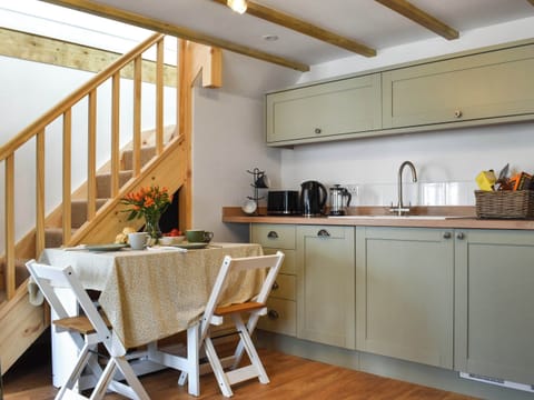 Kitchen/diner | Roseland Retreat - Roseland Rendevous, Truro
