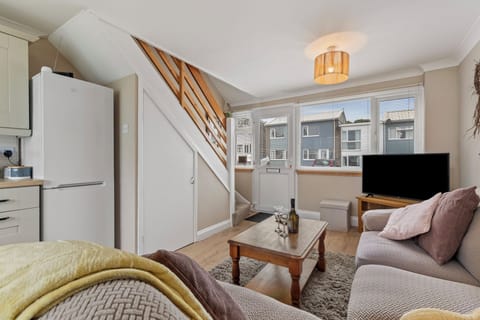 Short walk from beach, parking