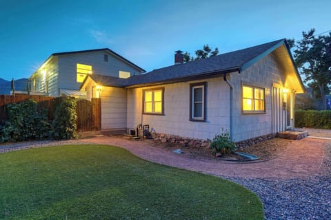 Welcome to Vermijo Cottage! Evening charm and privacy await in this standalone cottage—your own peaceful retreat near downtown and Old Colorado City.