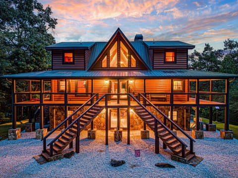 Stunning Log Cabin Retreat: Immerse yourself in nature with breathtaking views and warm architectural flair!