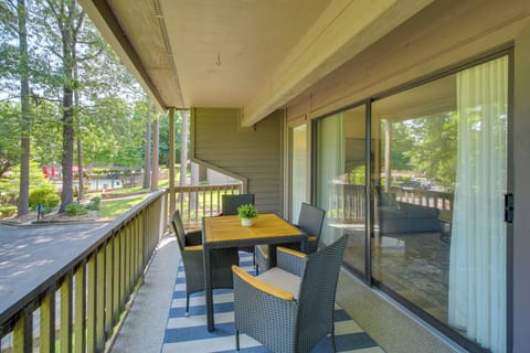 Lake Hamilton Vacation Rental | 2BR | 2BA | 1,296 Sq Ft | Small Step Required