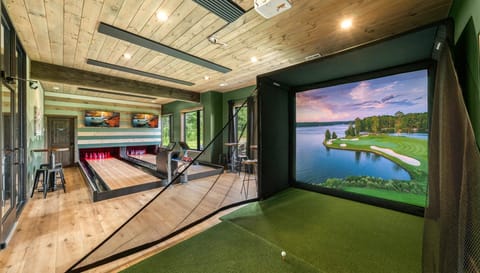 This grand getaway is THE ultimate destination designed for maximum entertainment! Enjoy your own indoor dukpin bowling alley and golf simulator