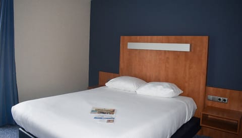 Unit with one Queen bed