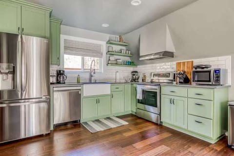 Get cooking in this charming, fully equipped kitchen! Stainless steel appliances and bright space make meal prep a joy.