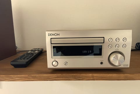 High Quality Hife with Bluetooth Connection, CD and Radio
