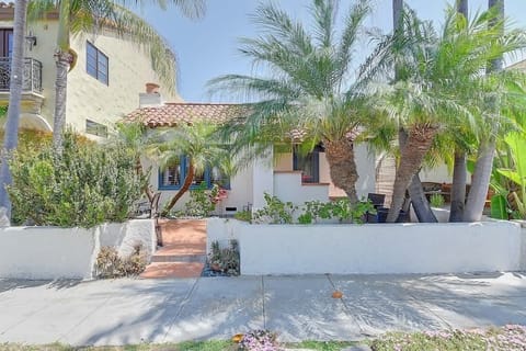Welcome to Belmont Shore Coastal Cottage!
