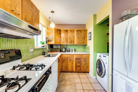 Kitchen | 2 French Presses | Washer/Dryer Combo