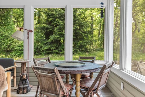 Game night, nature views, and vintage charm all in one.