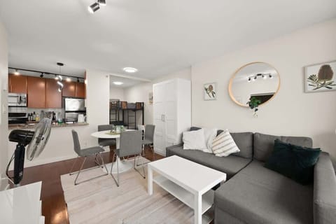 2001 58 Keefer St Vancouver 03