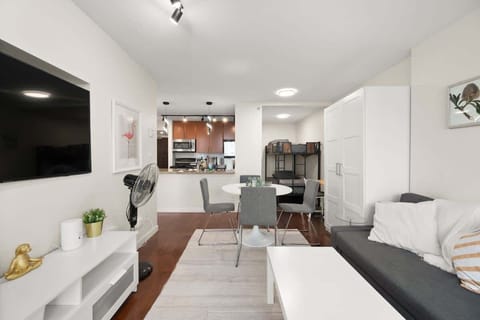 2001 58 Keefer St Vancouver 04